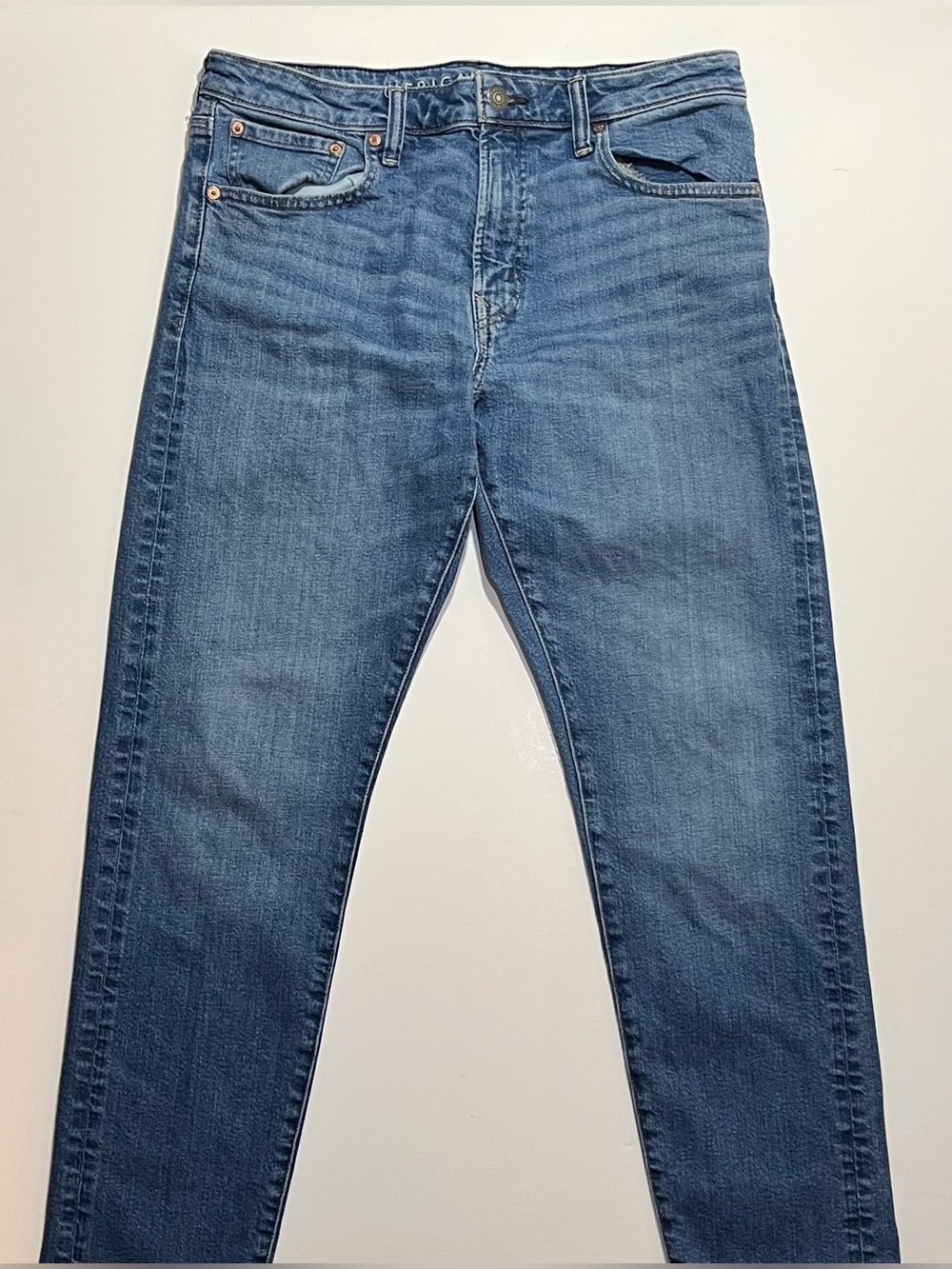 Men’s American Eagle Slim Straight Athletic Fit Blue Jeans, 33x32